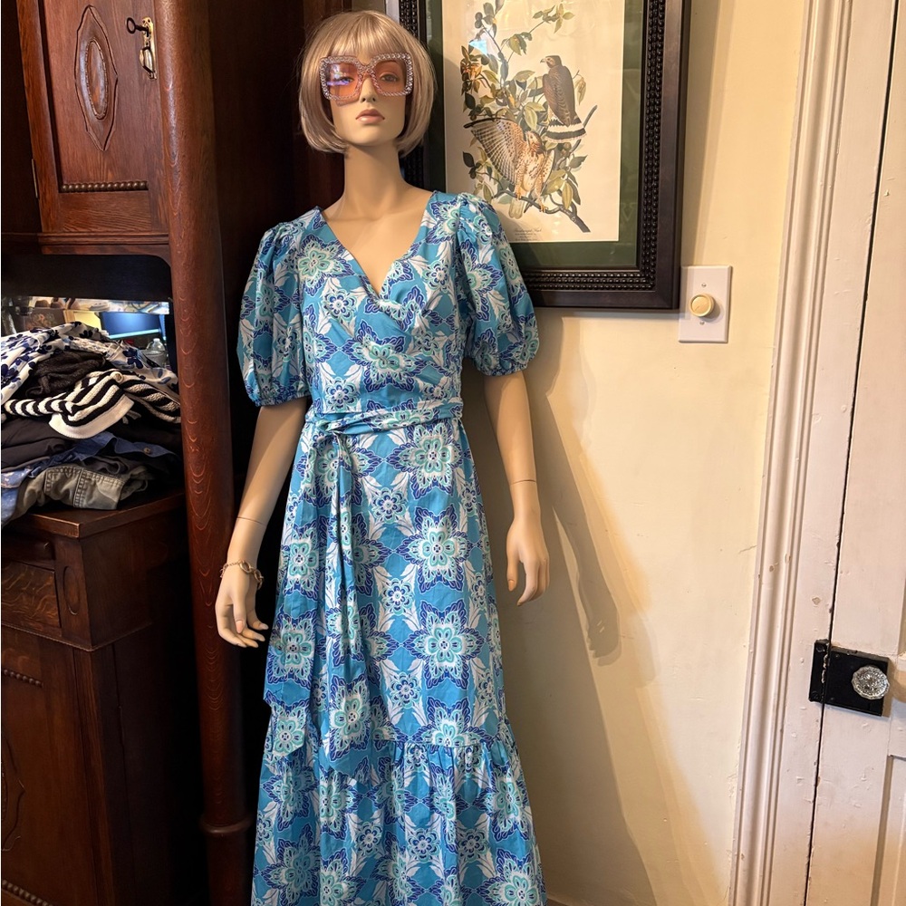 Avara Elegant Blue Floral Wrap Dress